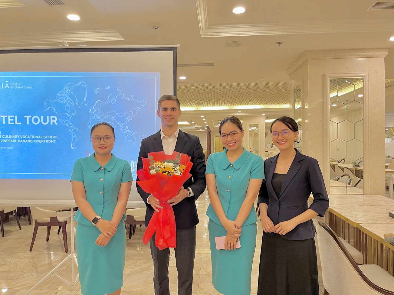 Học viên Netspace Đà Nẵng trải nghiệm môi trường nhà hàng khách sạn tại Meliá Vinpearl Danang Riverfront