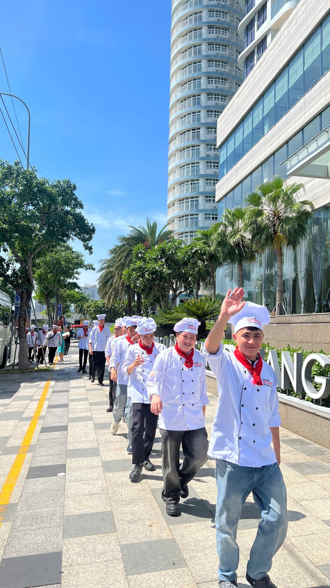 Học viên Netspace Đà Nẵng trải nghiệm môi trường nhà hàng khách sạn tại Meliá Vinpearl Danang Riverfront
