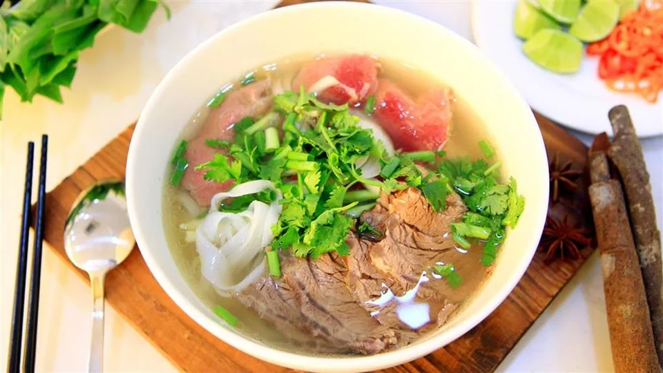 Buổi học bếp thực hành theo phương pháp cầm tay chỉ việc