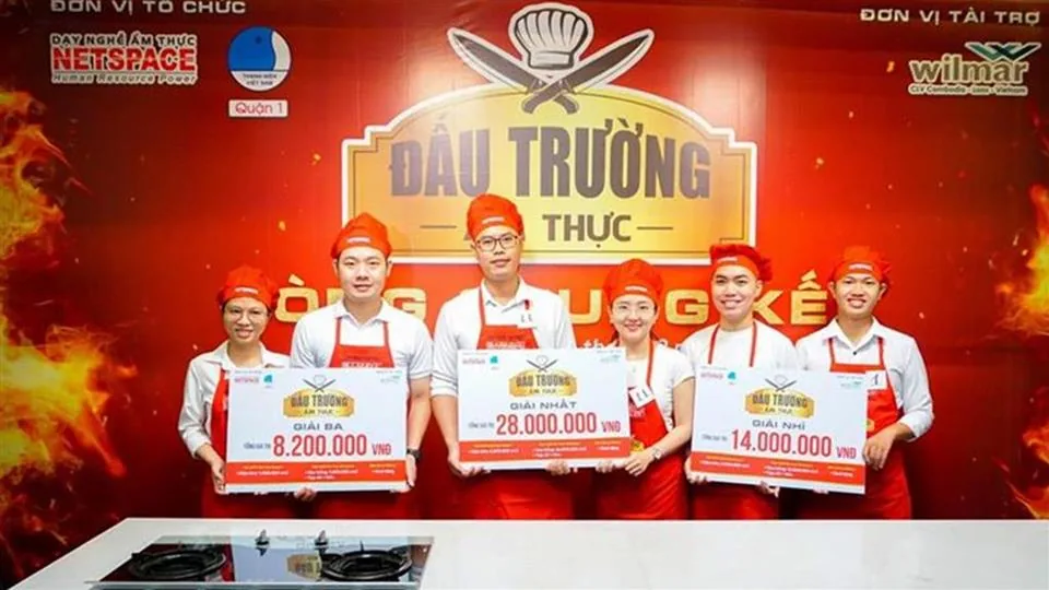 Học viên tham gia hoạt động trải nghiệm ngành ẩm thực