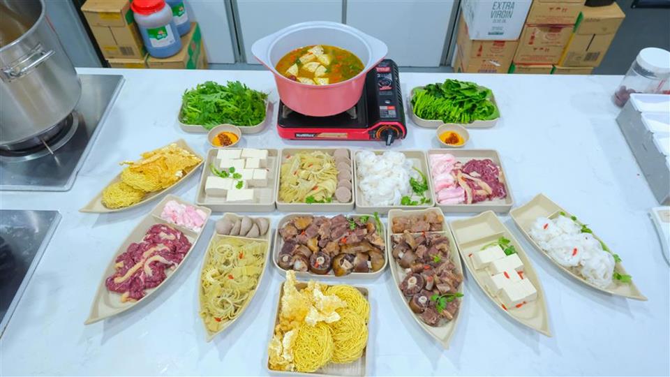 Học bí quyết kinh doanh lẩu tại bàn