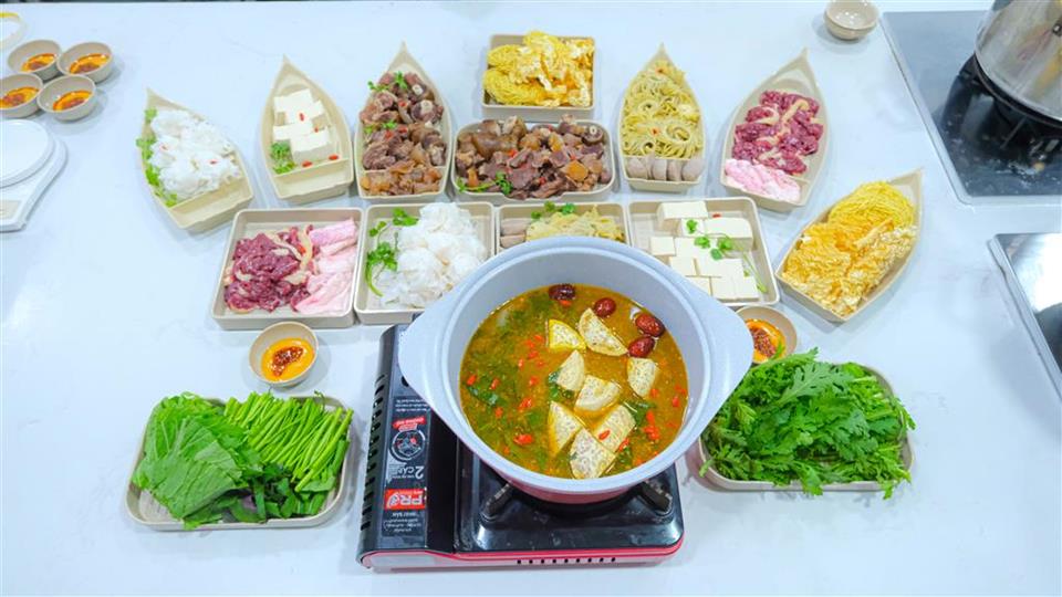 Học bí quyết kinh doanh lẩu tại bàn