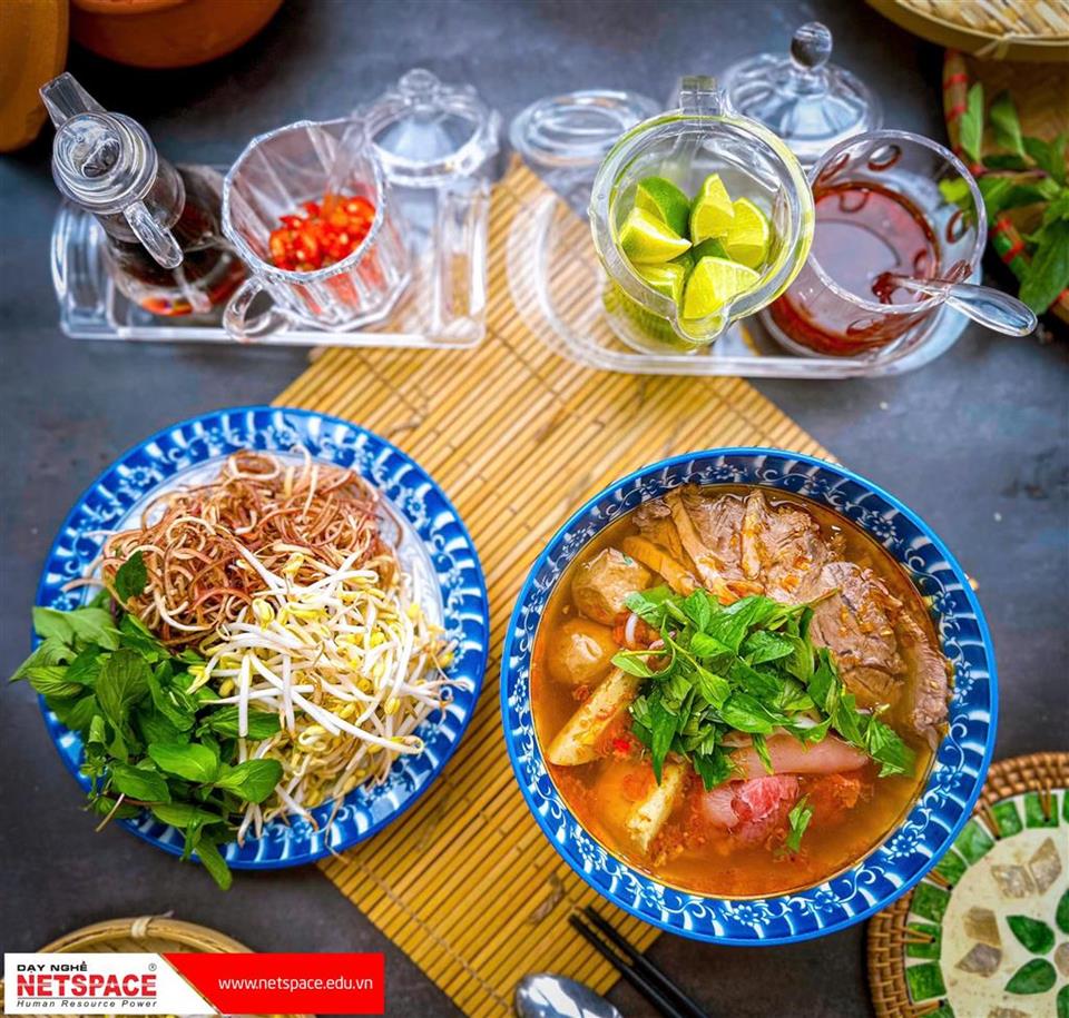 Học bí quyết nấu Bún bò Huế