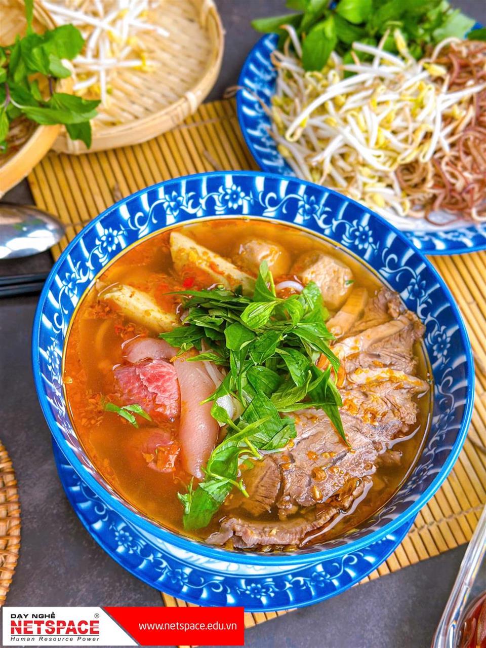 Học bí quyết nấu Bún bò Huế