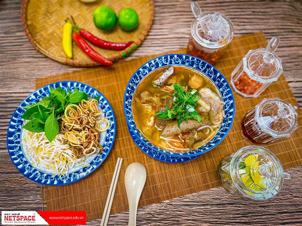 Học bí quyết nấu Bún bò Huế