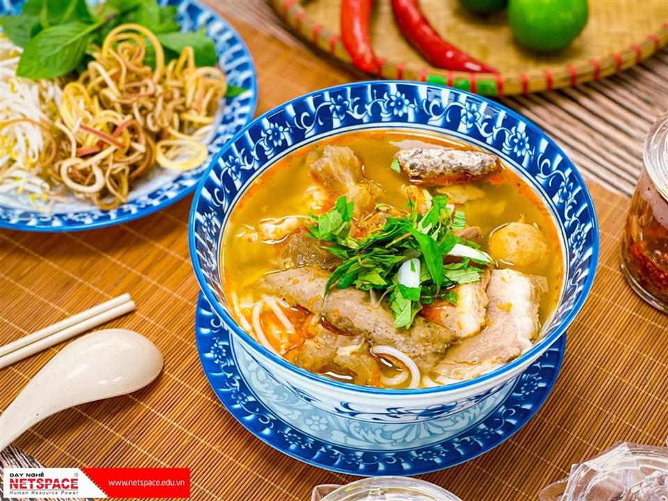 Học bí quyết nấu Bún bò Huế